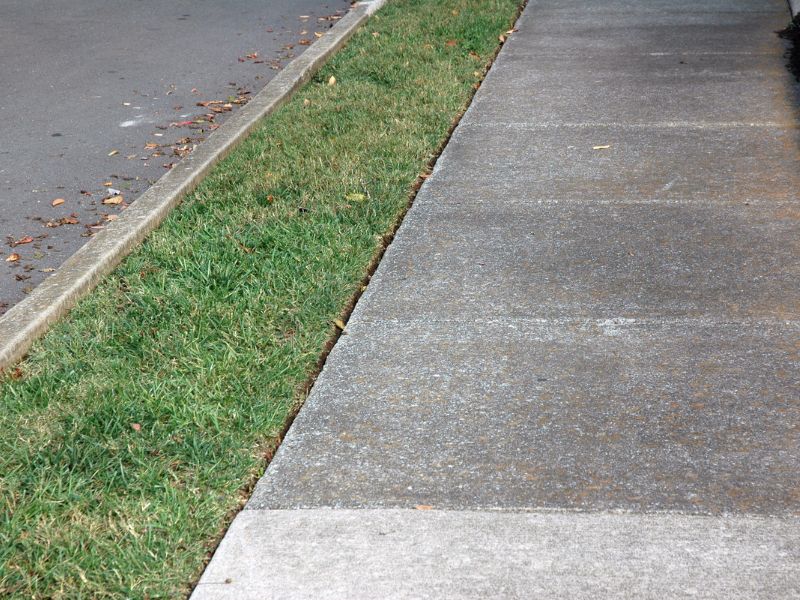 3 raisons d’entretenir les trottoirs de votre entreprise